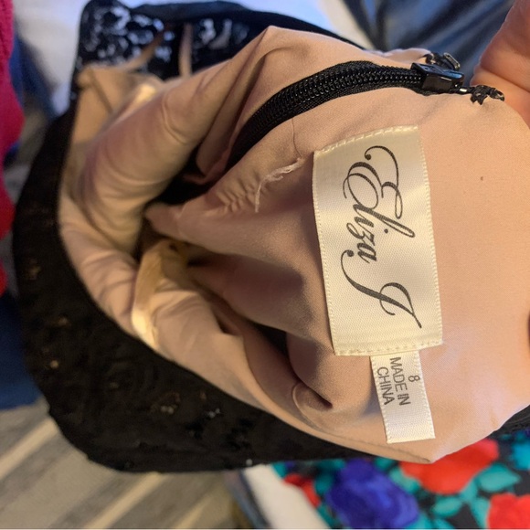 Black dress - Picture 3 of 3